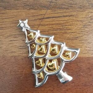 Christmas Tree Pin/Brooch Decorated in Hearts